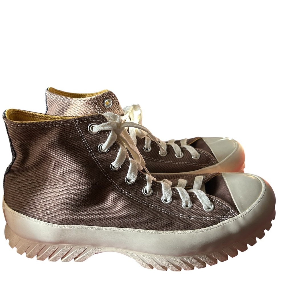 Unisex Converse All Star Lugged
2.0 High Top Squirrel Friend women’s is 12 men10